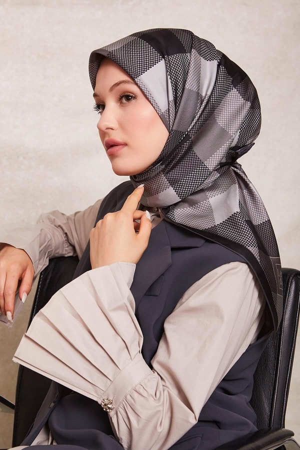 Imgi 10 Levidorsiyah Noktali Kareli Twill Ipek C807
