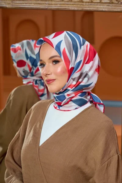 Marrakech Soft Eşarp kırmızı gri mavi desen yakından görünüm